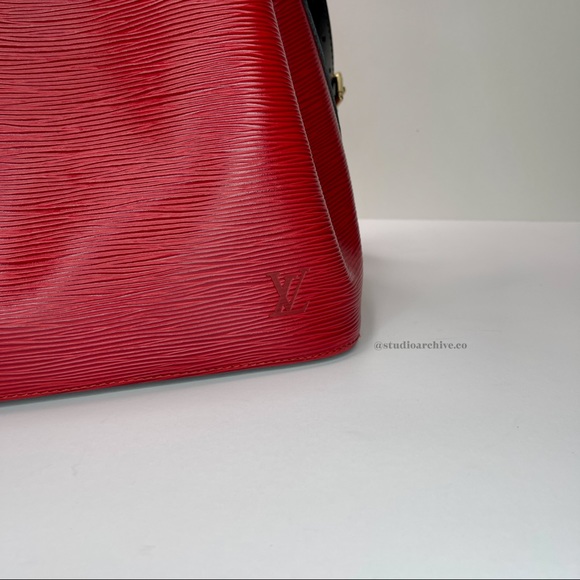 LV Epi Petit Noé in Red/Black - Picture 6 of 9